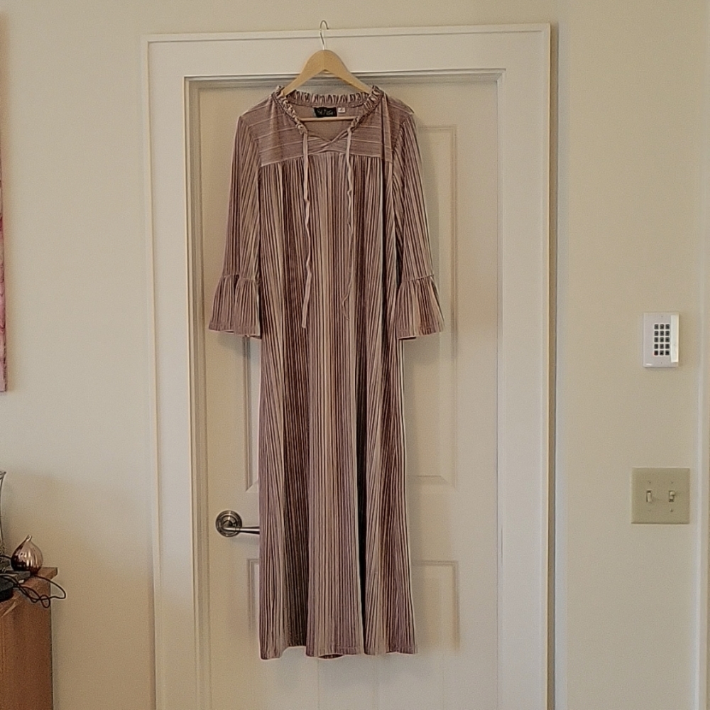 Bob Mackie Wearable Art lounge wear, size M